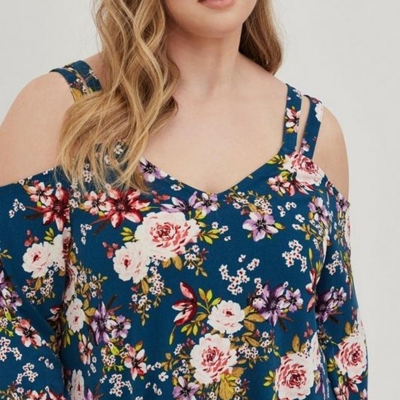 Torrid V-Neck Cut-Out Cold Shoulder Floral Top 3XL Navy - Picture 6 of 12